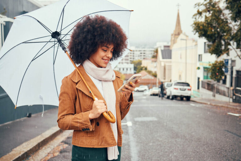 Woman in Australia using 5G network 900MHz
