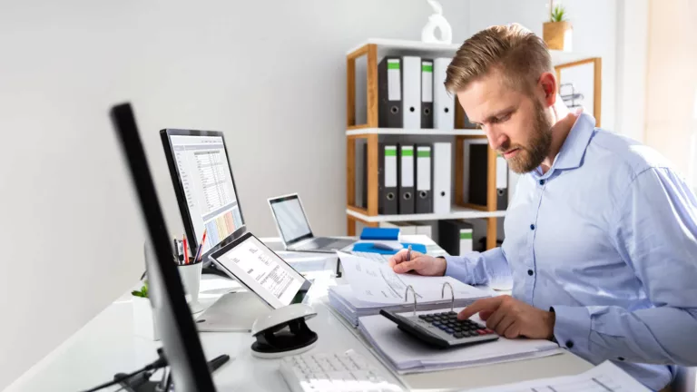 man entering accounts to illustrate best accountancy software startups