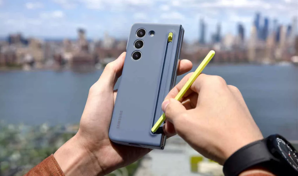 samsung galaxy fold5 with s pen