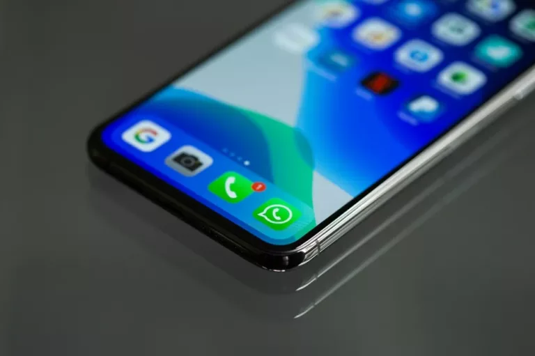 What does 1 tick mean on WhatsApp