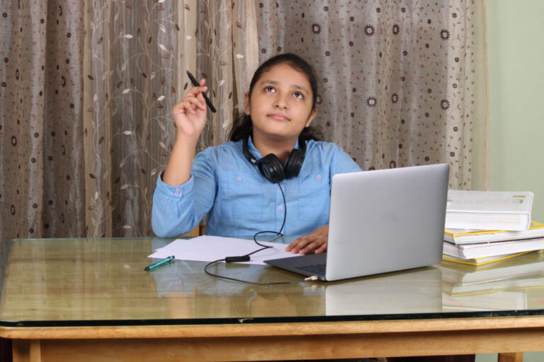 Lenovo India Motorola Mobility - Indian schoolgirl using laptop