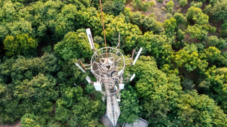 HPE 2degrees cloud partnership shown by image of mast in New Zealand