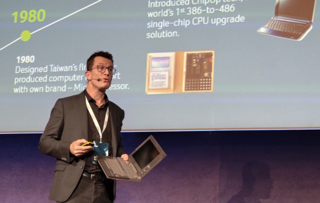 Massimliano Rossi on stage with Acer's first laptop