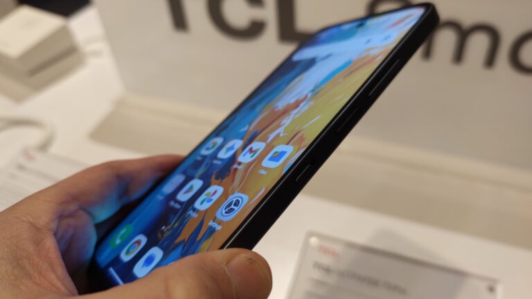 TCL NXTPAPER 70 Pro side