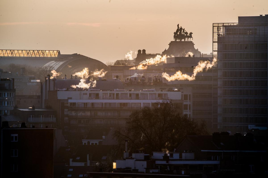 CO2 emissions from city building in the early morning light produced by private heating and apartments