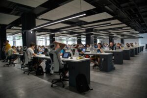 The Business Buyer’s Guide to Office Headsets: What Really Matters
